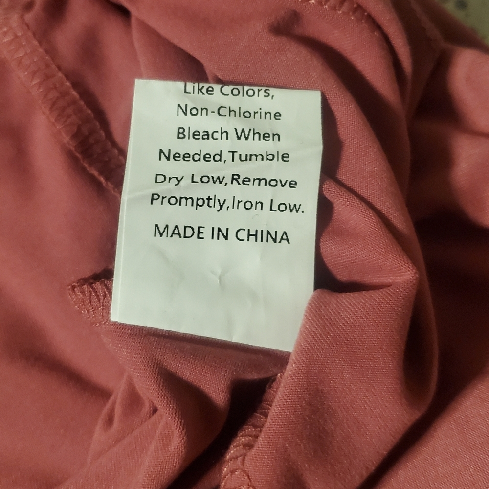 Asymmetrical Ruffle-Hem T-Shirt. Rouge. L. - Picture 10 of 10